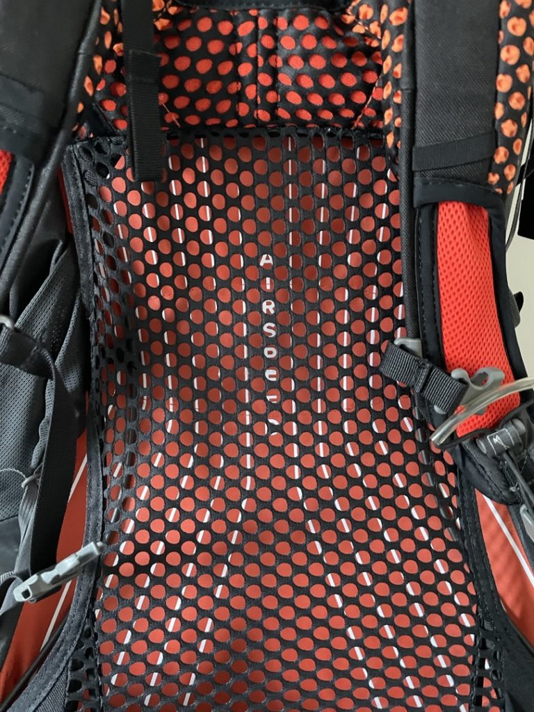 Osprey Exos 58 Blaze (black & orange) Back System
